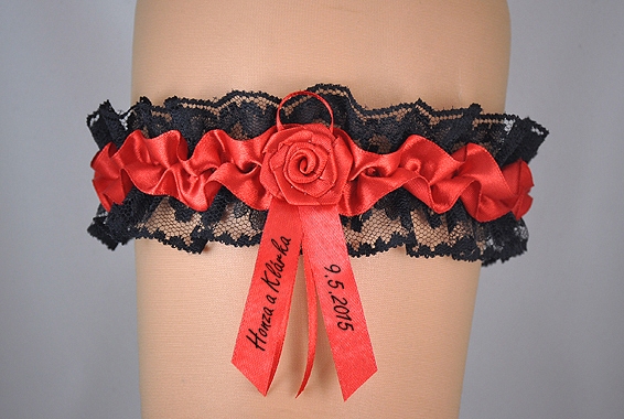 Doplnky pre nevestu - Červeno-čierny podväzok s menami