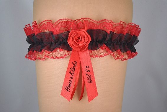 Doplnky pre nevestu - Červený podväzok s ružičkou a vašimi menami