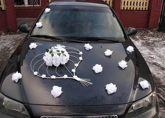 Svadobné dekorácie na auto - Výzdoba auta srdce s ružami