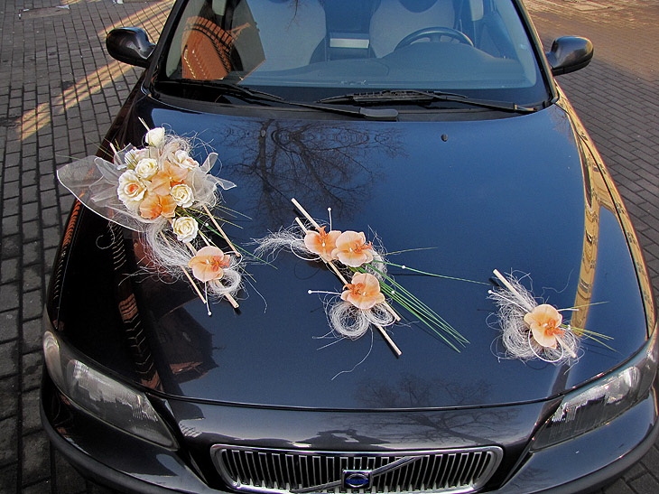 Svadobné dekorácie na auto - Výzdoba auta kvety