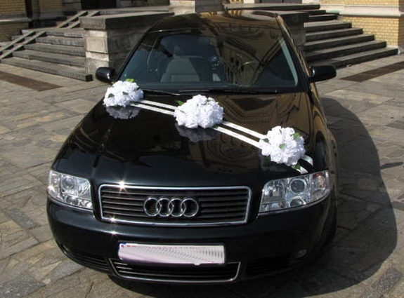 Svadobné dekorácie na auto - Výzdoba na auto tri kytice
