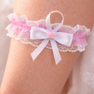 Ružový podväzok s ružičkou